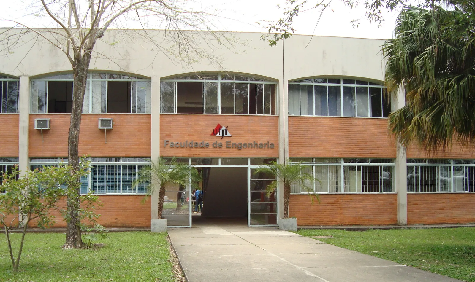 Fachada da Faculdade de Engenharia da UFJF